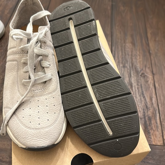 Ugg Tennis. Light gray. Size 6 - Picture 3 of 6